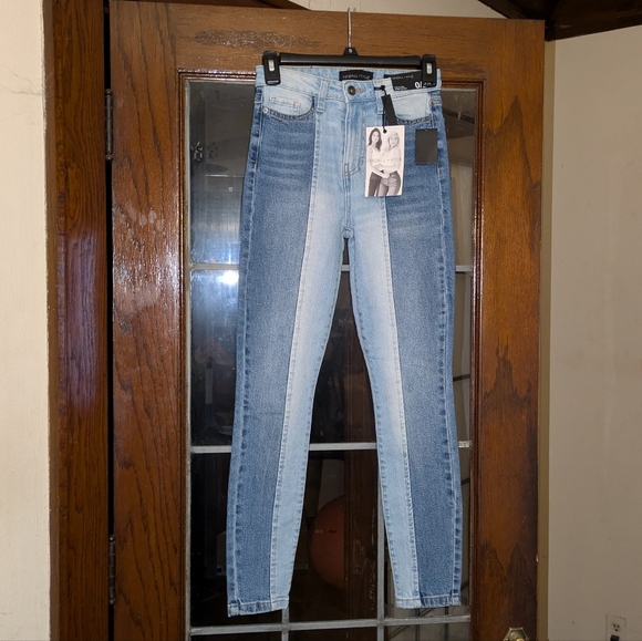 Kendall & Kylie Denim - Kendall & Kylie Ultra Babe Skinny Jeans | Sculpting & Stretchy Fit